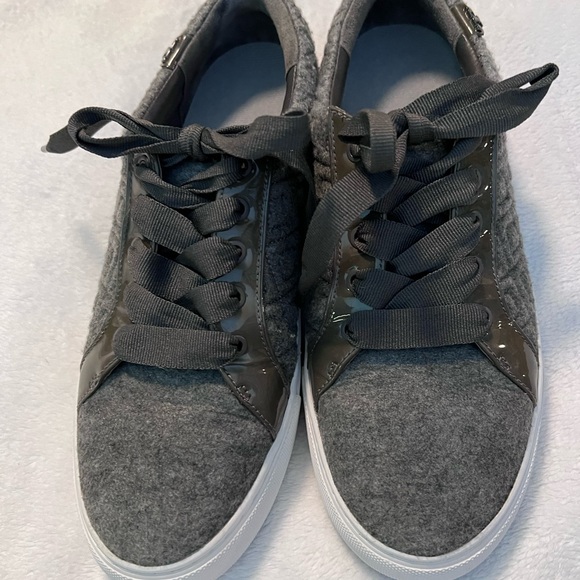 Tory Burch Women’s Gray Casual Sneakers EUC - Picture 2 of 9
